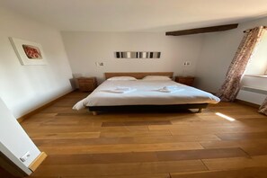 House | 4 bedrooms, individually furnished, bed sheets