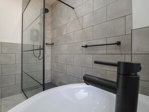 Shower - Daffodil (Northampton)