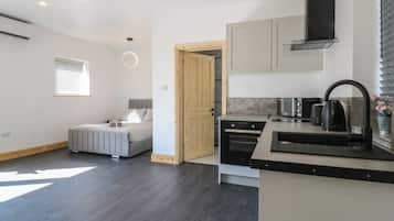 Cookware/dishes/utensils