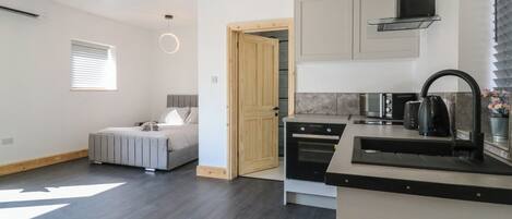 Cookware/dishes/utensils