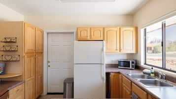 Fridge, stovetop, coffee/tea maker, highchair