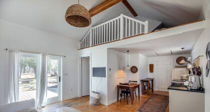 Hemlock Hill Suite - 1-bedroom apartment with WiFi, AC in lovely Litchfield