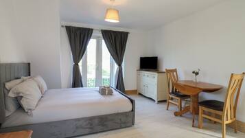 1 bedroom, individually decorated, individually furnished, free WiFi