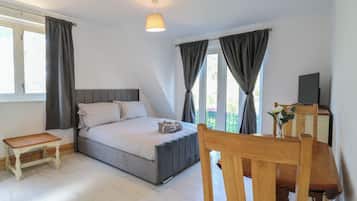 1 bedroom, individually decorated, individually furnished, free WiFi