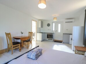1 bedroom, individually decorated, individually furnished, free WiFi