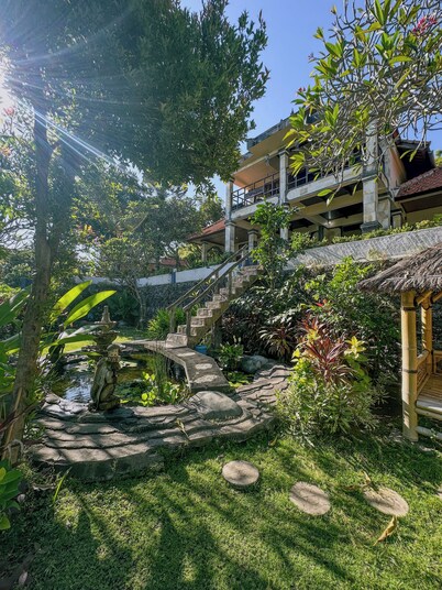 Charming 3-bedroom villa with WiFi, AC in the Air Sanih, The north of Bali