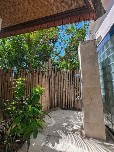 Charming 3-bedroom villa with WiFi, AC in the Air Sanih, The north of Bali