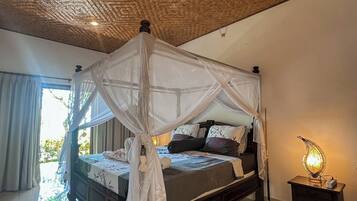 3 bedrooms, in-room safe, iron/ironing board, free WiFi