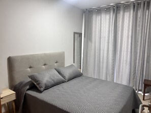 1 habitación, tabla de planchar con plancha, wifi y ropa de cama