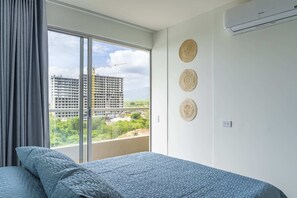 1 dormitori, planxa i posts de planxar, wifi i roba de llit
