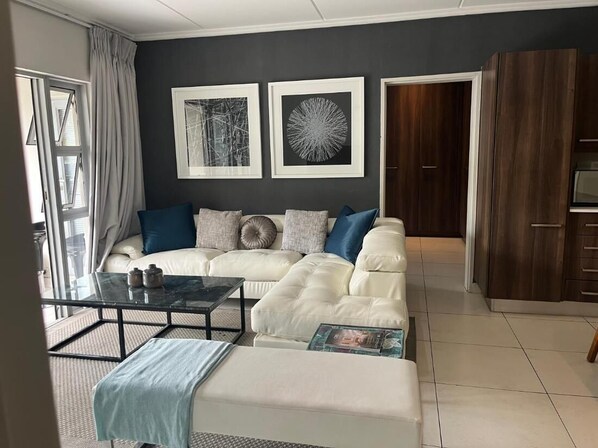 Living area - Luxury Apartment in Sandown (Johannesburg)