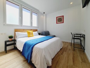 Family Quadruple Room | Desk, iron/ironing board, free WiFi