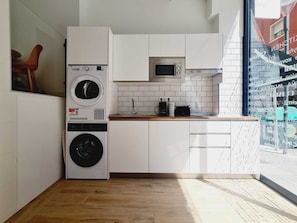 Desk, iron/ironing board, free WiFi - Bilbao ROOMS & KITCHEN Rekalde (Bilbao)