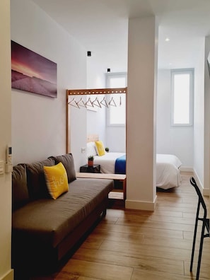 Desk, iron/ironing board, free WiFi - Bilbao ROOMS & KITCHEN Rekalde (Bilbao)
