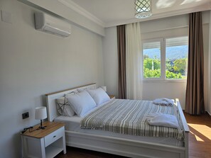 4 habitaciones, tabla de planchar con plancha, wifi y ropa de cama 