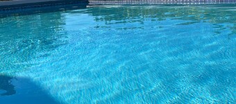 Charming new 2-bedroom house near Negril in Little London with WiFi, AC