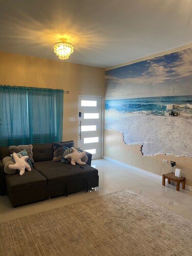 Charming new 2-bedroom Villa near 7-Mile Beach in Negril with WiFi, AC