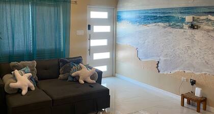 Charming new 2-bedroom Villa near 7-Mile Beach in Negril with WiFi, AC