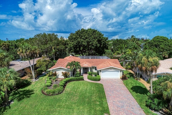 Exterior - Banyan Tree Beach House | Updated Canal-Front Pool Home w/ Private Dock (Siesta Key)