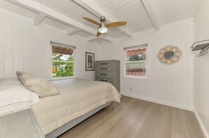3 bedrooms, desk, iron/ironing board, free WiFi - Pink Flamingo | Old Florida Charm on Siesta Key, Private Pool, Dog-Friendly (Siesta Key)