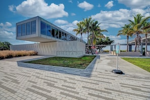Property grounds - Playing Hooky | Beachfront condo w/ resort-style amenities, Views of the Gulf (Siesta Key)
