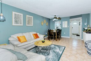 TV - Mellow Mermaid | Pool & Close To SK South Village w/ Live Music & Restaurants (Siesta Key)