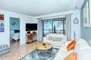TV - Mellow Mermaid | Pool & Close To SK South Village w/ Live Music & Restaurants (Siesta Key)