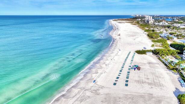 Beach nearby - Lido Key House- Ultimate Beach Escape, Steps from the beach & St. Armand's (Sarasota)