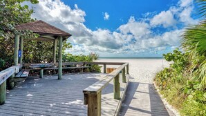 Property grounds - Lido Key House- Ultimate Beach Escape, Steps from the beach & St. Armand's (Sarasota)