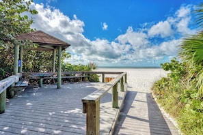 Property grounds - Mermaid for a Day | Your Lively Lido Beach Studio Retreat, Steps to Sand (Sarasota)