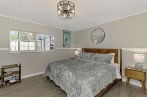 3 bedrooms, iron/ironing board, free WiFi, bed sheets - Blue Wave | Prime Siesta Key - Walk to Beach & Village, Plus Private Pool (Siesta Key)