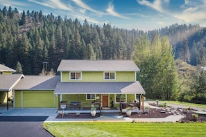 Exterior - 5 Min to Downtown Leavenworth * CabinVibe * Fenced (Leavenworth)