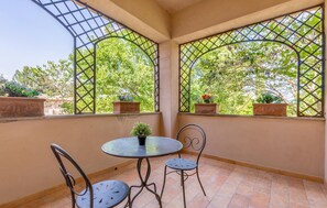 Outdoor dining - Lovely apartment in Montone with WiFi (Montone)