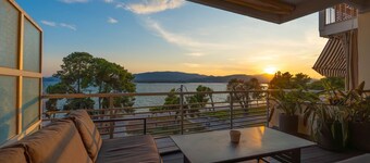 Luxury Sea View 2BR Apt - Balcony & Free Parking