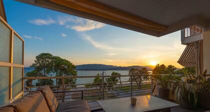 Luxury Sea View 2BR Apt - Balcony & Free Parking