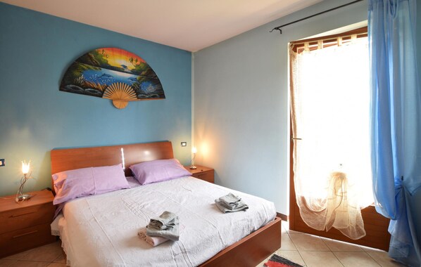 2 bedrooms, iron/ironing board, free WiFi