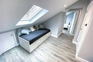 1 bedroom, iron/ironing board, travel cot, WiFi