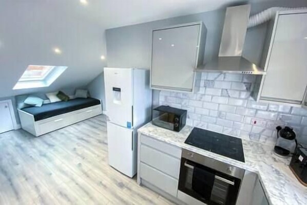 Fridge, microwave, oven, stovetop