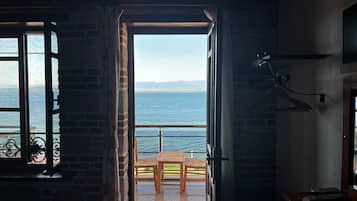 Habitación estándar, balcón, vistas al mar | Vistas desde la habitación