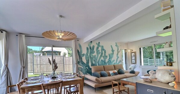 TV, table tennis, books - La bulle verte - LA RICHARDAIS (LA RICHARDAIS)