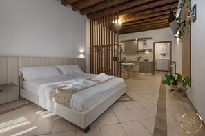 1 habitación, tabla de planchar con plancha, wifi y ropa de cama 