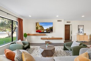 Smart TV, fireplace