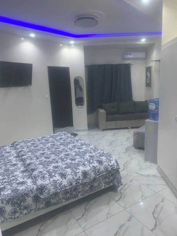 1 slaapkamer, een strijkplank/strijkijzer, wifi, beddengoed