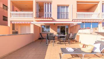 Apartment | Outdoor dining