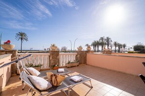 Apartment | Terrace/patio - Beachfront Apartment in Empuriabrava With Pool (Castello d'Empuries)