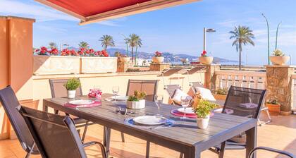 Beachfront Apartment in Empuriabrava With Pool