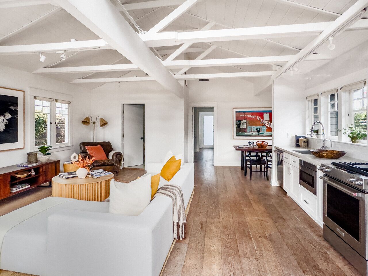 Smart-tv en een open haard