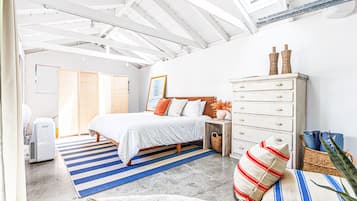 2 bedrooms, desk, iron/ironing board, WiFi