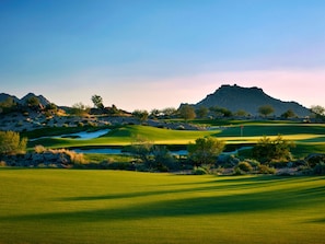 Golf - Upscale Kierland~Pets~HotTub~Pool~Greenside 9 ~ Pet Friendly ~ Golf Retreat (Scottsdale)