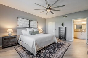 2 bedrooms, WiFi, bed sheets, wheelchair access - *Special* Kierland~Pets~Pool~HotTub~Greenside 9 ~ Pet Friendly ~ Golf Retreat (Scottsdale)